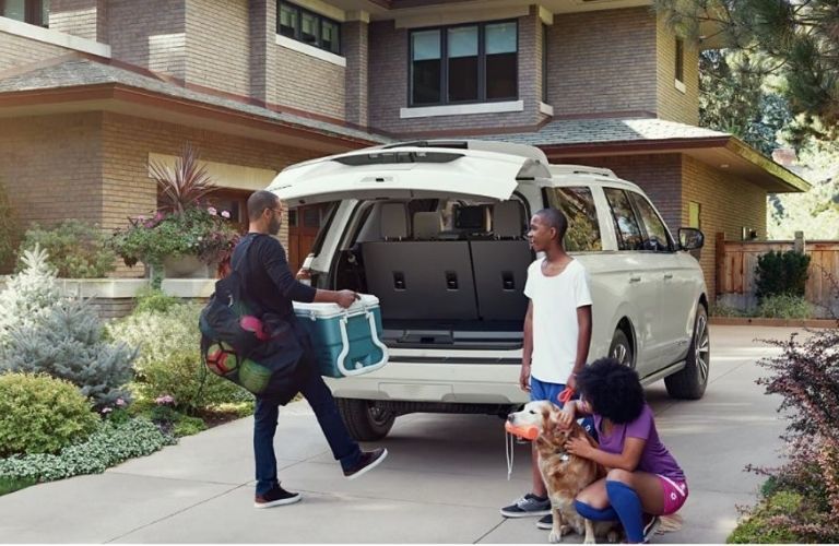 2021_Ford_Expedition_parked_cargo_view_o