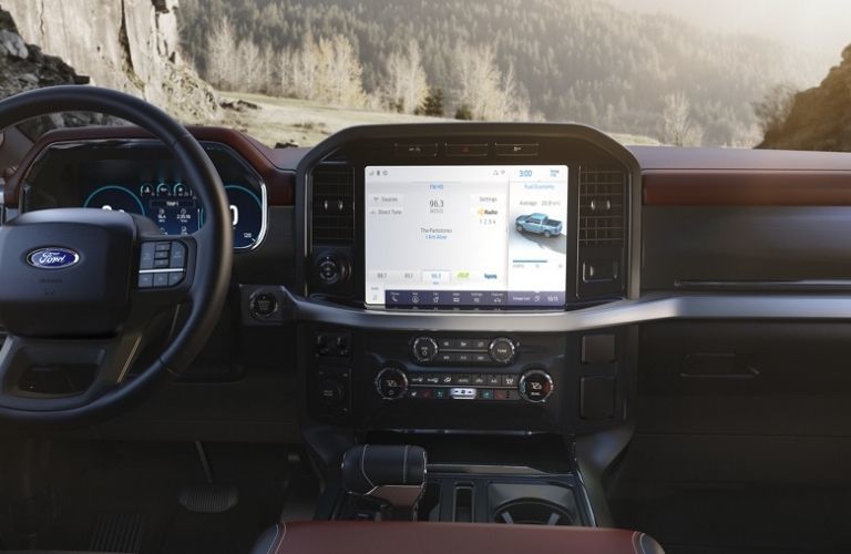 2021_Ford_F-150_touchscreen_view_o