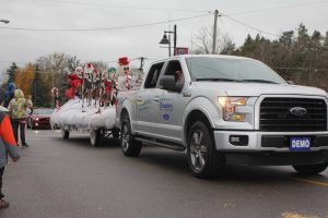 support the Uxbridge Santa Clause Parade