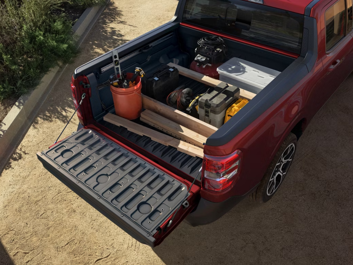 Shows Ford Maverick Flexbed system