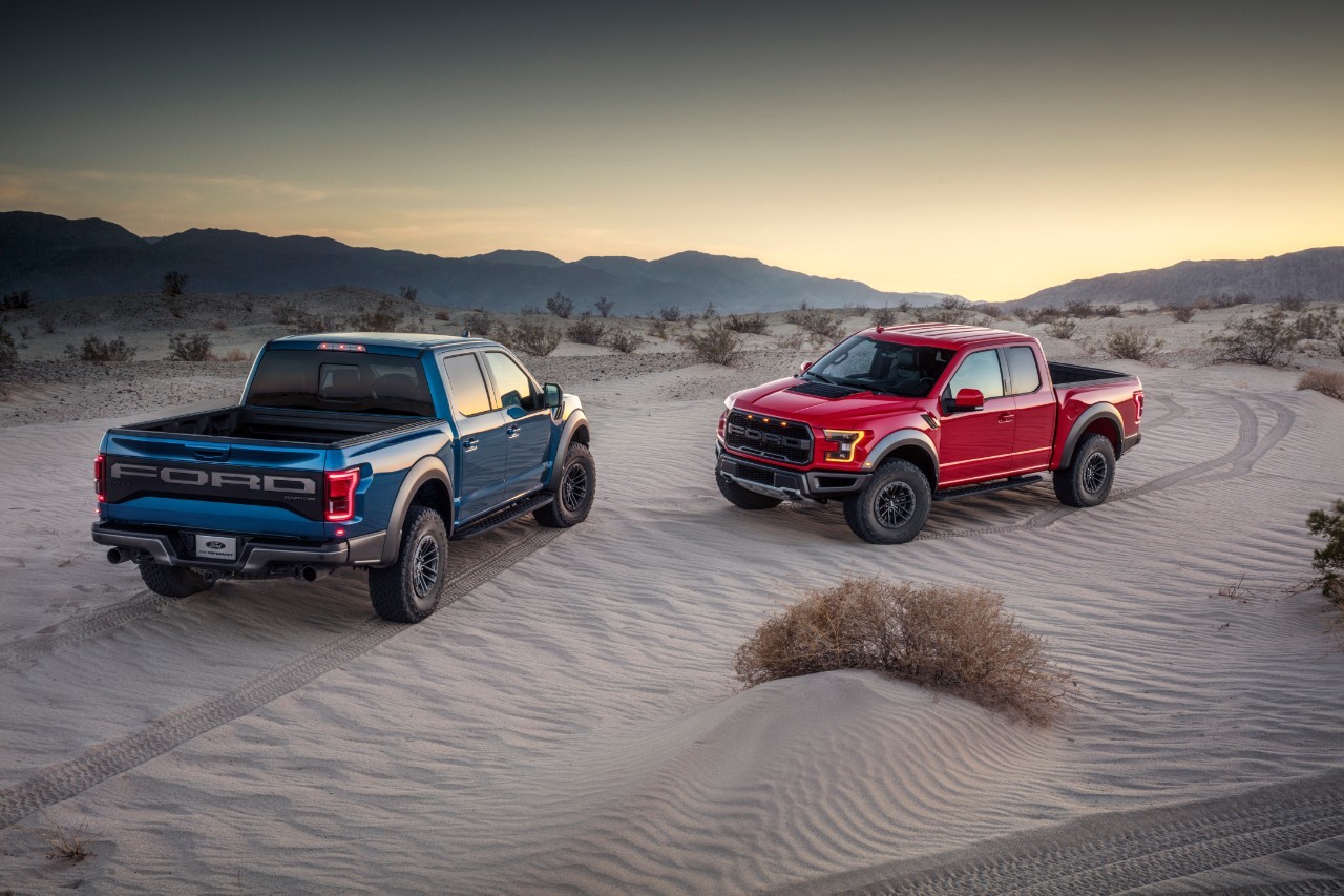 Ford F-150 Raptor rouge ou bleu