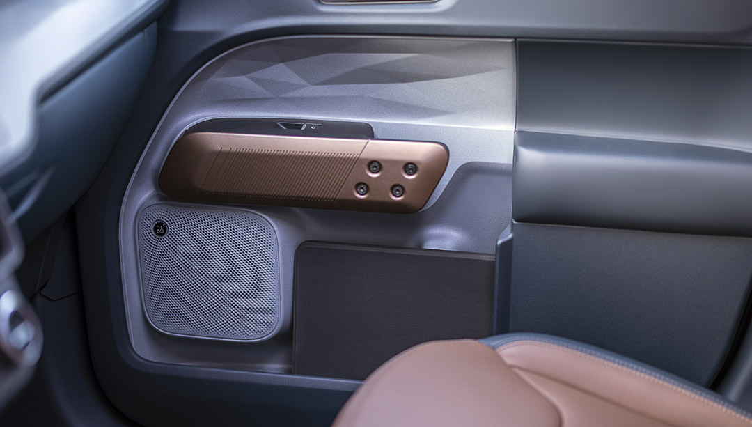 Une des enceinte du système de son premium Bang&Olufsen dans la porte du Ford Maverick Lariat 2022