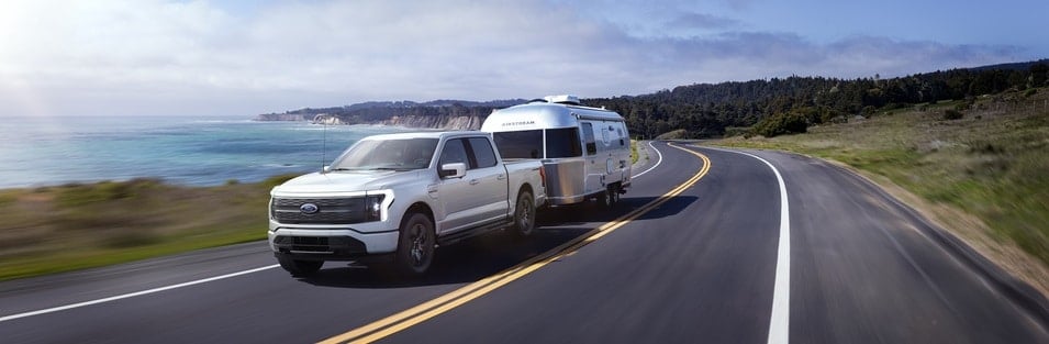 2022 Ford F-150 Lightning vs 2022 Tesla Cybertruck