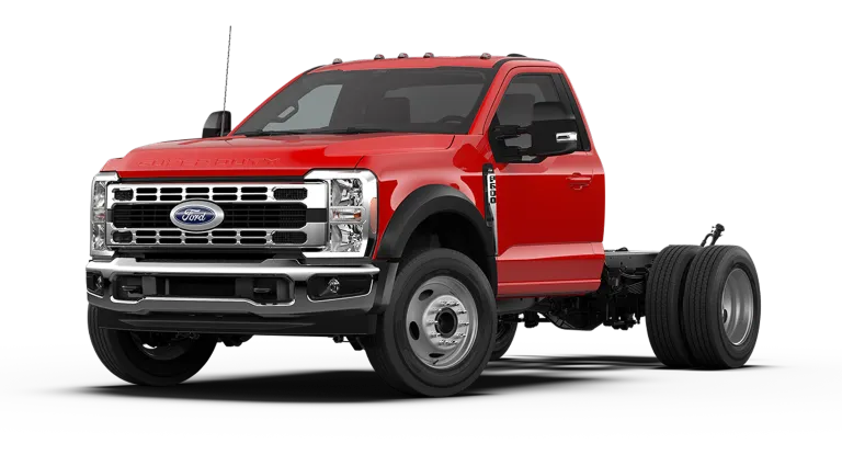 Ford Super Duty F-600 Châssis-cabine rouge pour usages commerciaux lourds.